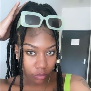 Meet your Posher, Mia